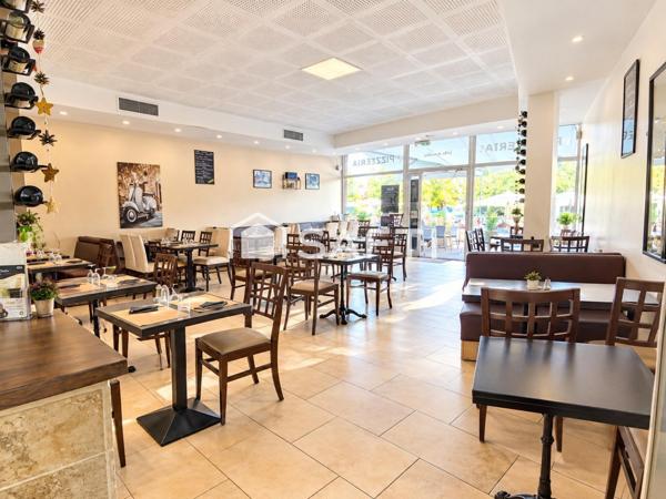 Restaurant Pizzeria dans petit centre commercial