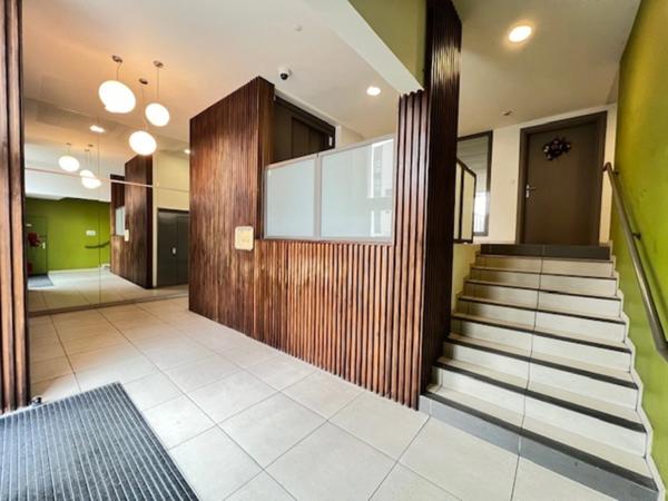 Dpt Hérault (34), à vendre MONTPELLIER T2 d'environ 50 m² avec terrasse et garage dans immeuble récent