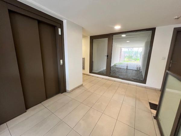 Dpt Hérault (34), à vendre MONTPELLIER T2 d'environ 50 m² avec terrasse et garage dans immeuble récent