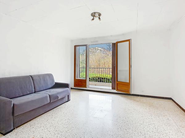 Appartement Marseille  Croix-Rouge 13013,1 pièce 25 m² lumineux, vue dégagée