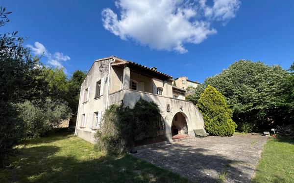 Maison à vendre    5 pièces • 206 m2 Barbentane