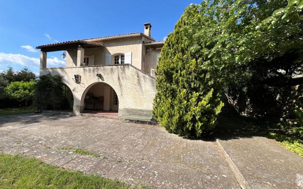 Maison à vendre    5 pièces • 206 m2 Barbentane