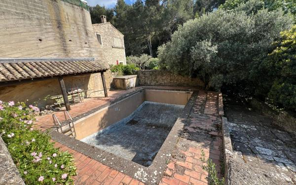 Maison à vendre    5 pièces • 206 m2 Barbentane