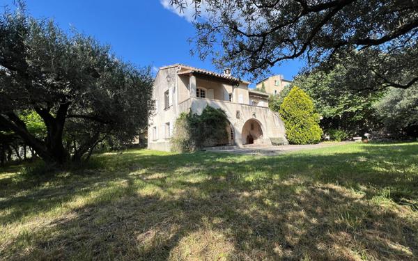 Maison à vendre    5 pièces • 206 m2 Barbentane