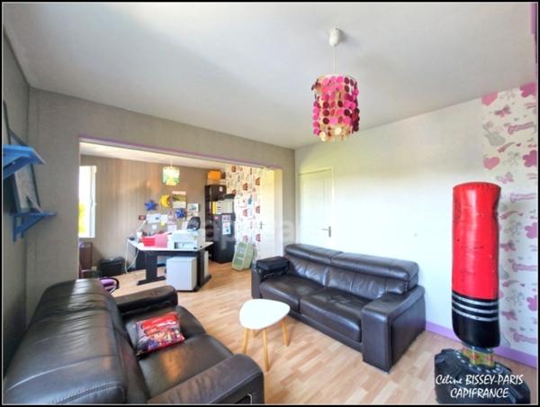 🏡 Grande maison familiale – 222 m² – 6 chambres – Terrain 3 927 m² –