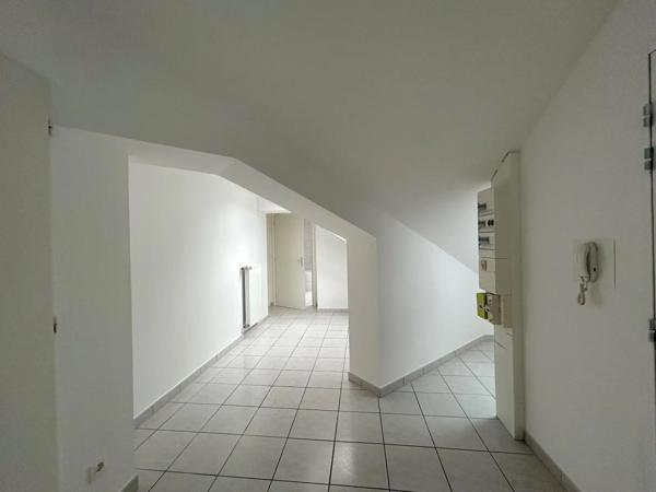 Appartement à louer 5 pièces 85.57m²