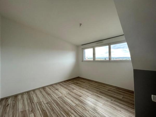 Appartement à louer 5 pièces 85.57m²