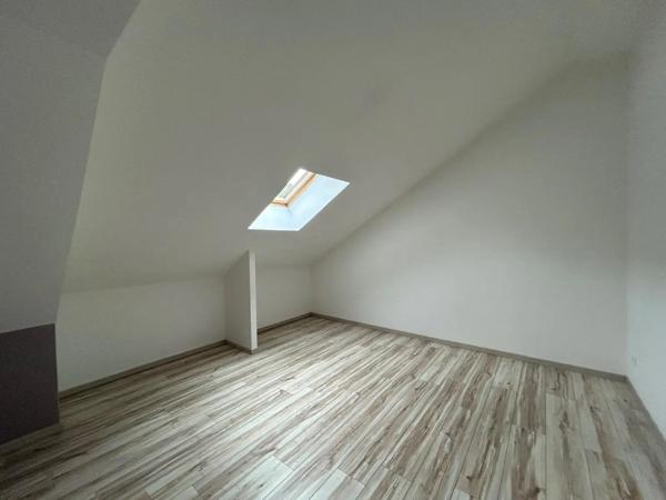 Appartement à louer 5 pièces 85.57m²