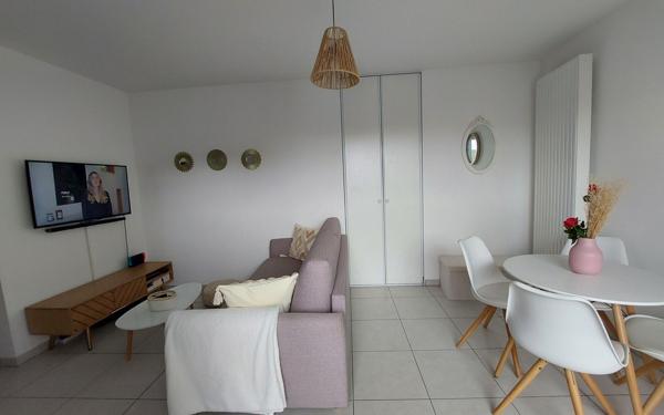 Appartement à louer    1 pièce •  Caissargues