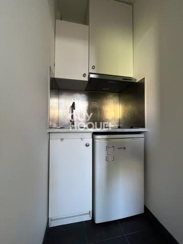 Secteur Grand Rond Studio rénové meublé - proximité bus et métros