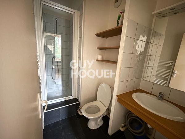 Secteur Grand Rond Studio rénové meublé - proximité bus et métros