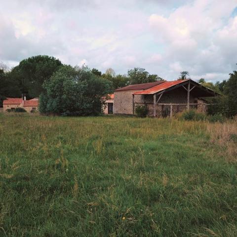 Grange à vendre |  Dompierre-sur-Yon |  1 pièce | 130 m²