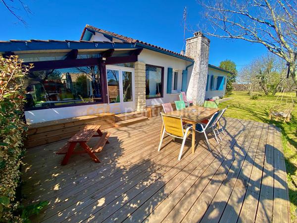 Vente
                Maison136,99 m² - 5 Pièces -
                    MONTAGNE (33570)
