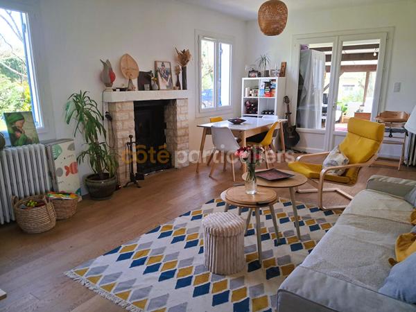 Vente
                Maison136,99 m² - 5 Pièces -
                    MONTAGNE (33570)