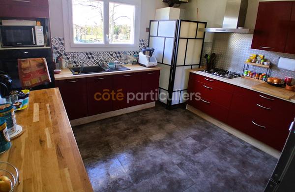 Vente
                Maison136,99 m² - 5 Pièces -
                    MONTAGNE (33570)