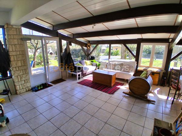Vente
                Maison136,99 m² - 5 Pièces -
                    MONTAGNE (33570)