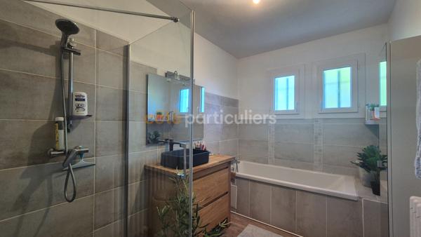 Vente
                Maison136,99 m² - 5 Pièces -
                    MONTAGNE (33570)