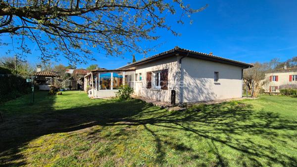 Vente
                Maison136,99 m² - 5 Pièces -
                    MONTAGNE (33570)