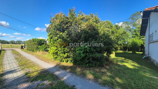 Vente
                Maison136,99 m² - 5 Pièces -
                    MONTAGNE (33570)