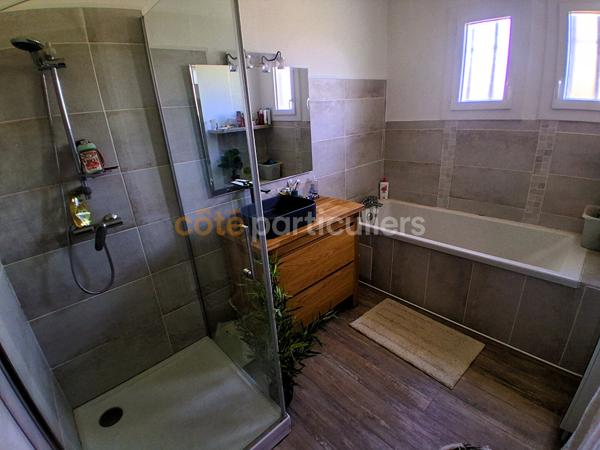 Vente
                Maison136,99 m² - 5 Pièces -
                    MONTAGNE (33570)