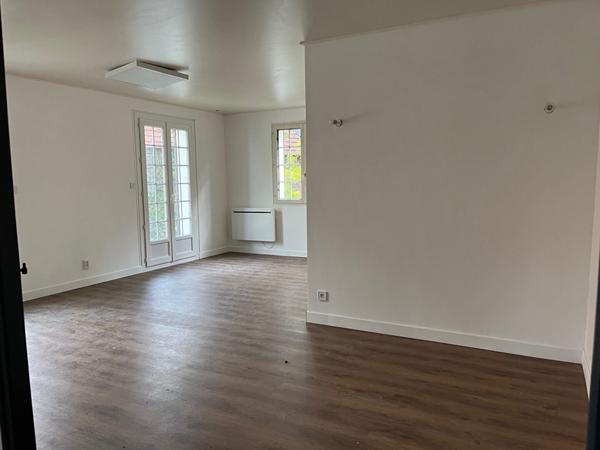 A LOUER MAISON PLEIN PIED 3 CHAMBRES PROCHE ST QUENTIN 02100