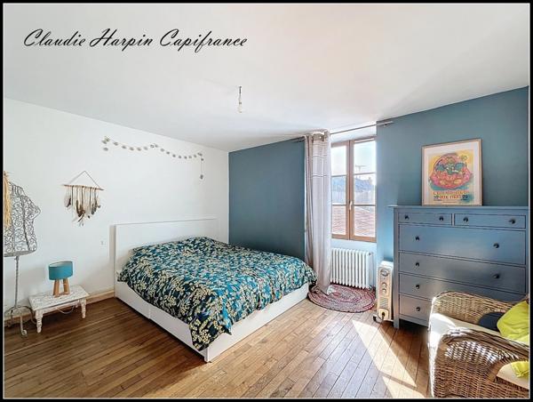 PARTHENAY (79) A VENDRE Maison de ville 6 pièces : 169 m² hab - 4 ch - jardin -