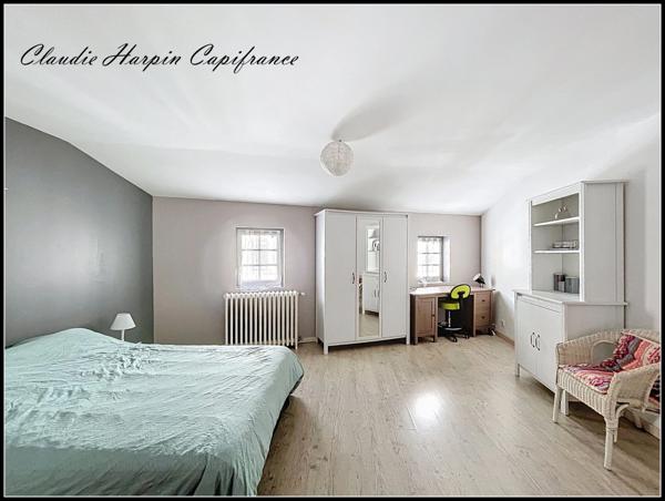 PARTHENAY (79) A VENDRE Maison de ville 6 pièces : 169 m² hab - 4 ch - jardin -