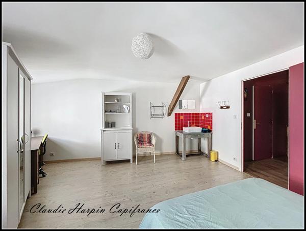 PARTHENAY (79) A VENDRE Maison de ville 6 pièces : 169 m² hab - 4 ch - jardin -