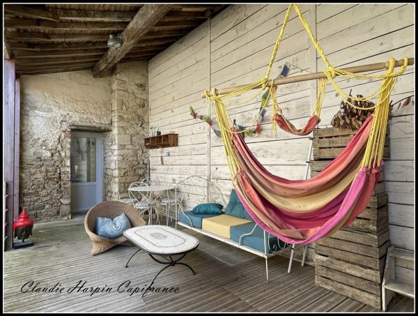 PARTHENAY (79) A VENDRE Maison de ville 6 pièces : 169 m² hab - 4 ch - jardin -