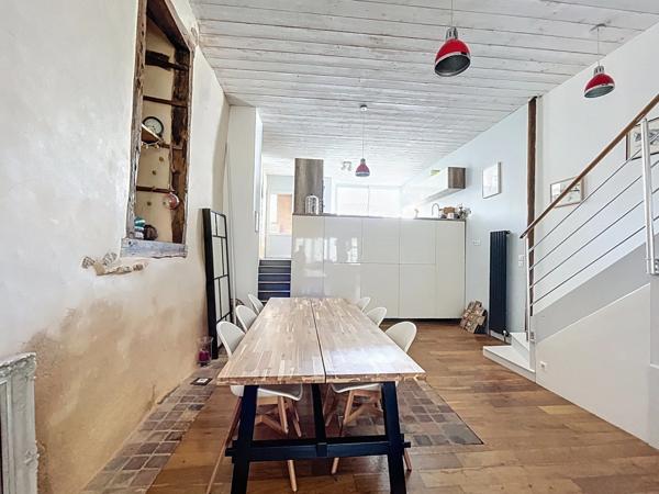 PARTHENAY (79) A VENDRE Maison de ville 6 pièces : 169 m² hab - 4 ch - jardin -