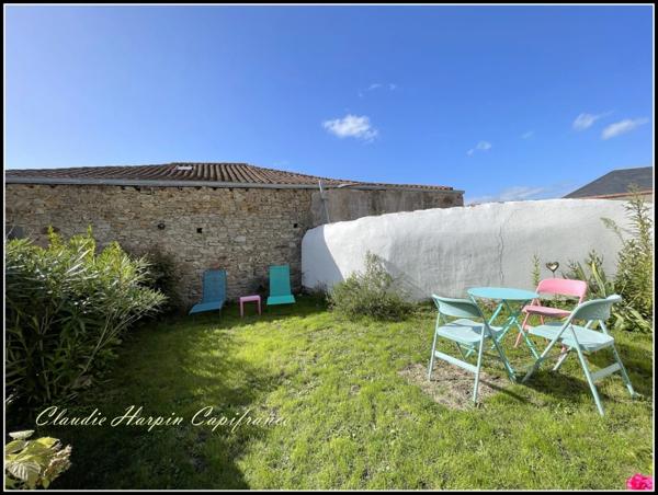 PARTHENAY (79) A VENDRE Maison de ville 6 pièces : 169 m² hab - 4 ch - jardin -