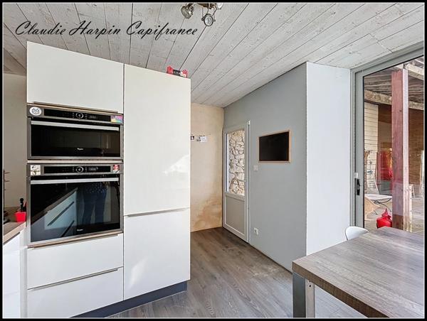 PARTHENAY (79) A VENDRE Maison de ville 6 pièces : 169 m² hab - 4 ch - jardin -