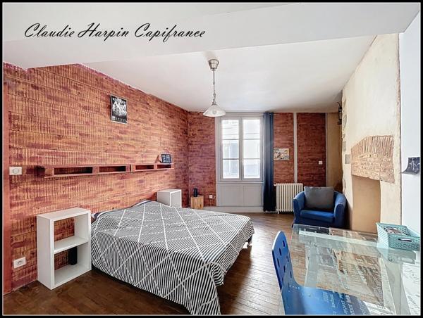 PARTHENAY (79) A VENDRE Maison de ville 6 pièces : 169 m² hab - 4 ch - jardin -