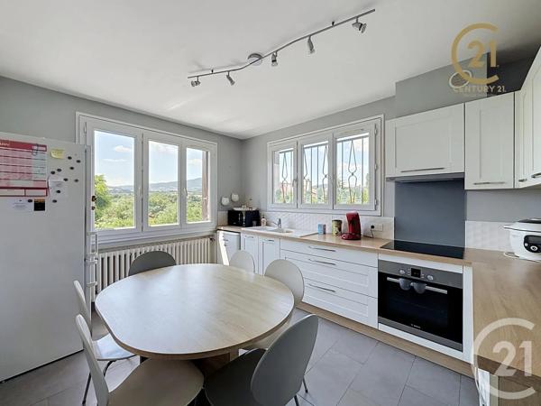 Maison à vendre  8 pièces - 197 m 2   MORNANT  - 69