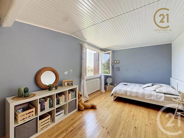 Maison à vendre  8 pièces - 197 m 2   MORNANT  - 69