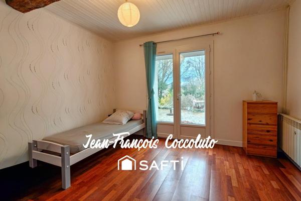 Maison familiale en pierre rénovée avec piscine