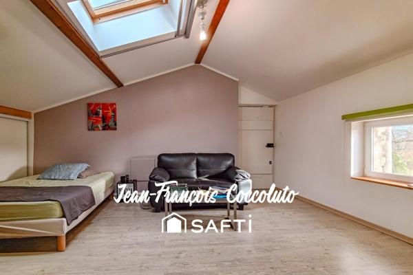 Maison familiale en pierre rénovée avec piscine