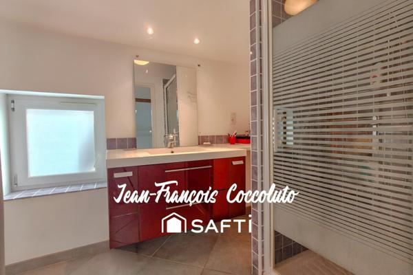 Maison familiale en pierre rénovée avec piscine