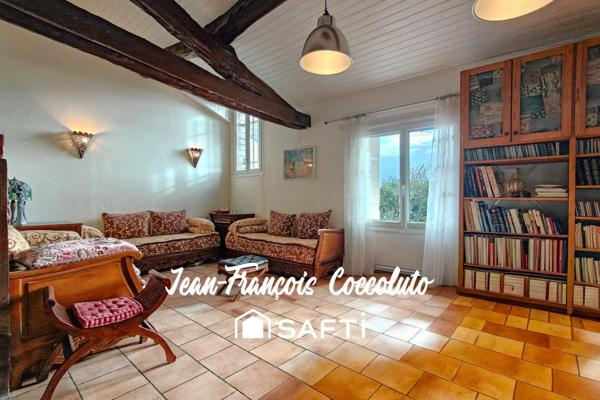 Maison familiale en pierre rénovée avec piscine