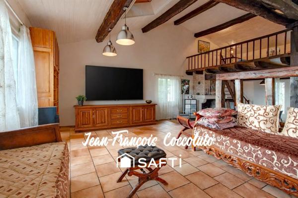 Maison familiale en pierre rénovée avec piscine