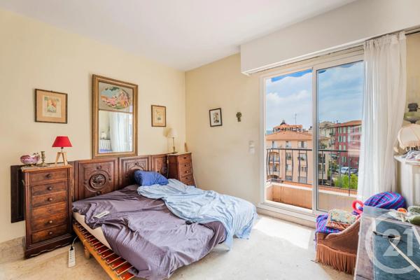 Appartement F4 à vendre  4 pièces - 90 m 2   BEAULIEU SUR MER  - 06