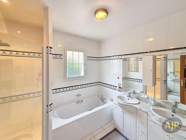 Vente maison Montaigu : 475 000 € - AJP Immobilier Montaigu