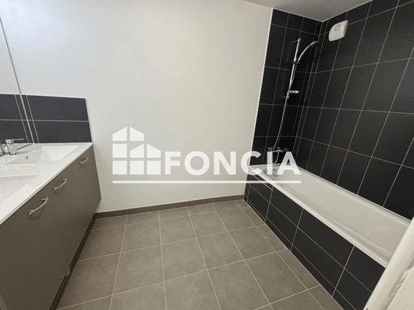 Location Appartement 3 pièces 75.71 m² - 48 RUE DU 19 MARS 1962 Rennes 35700