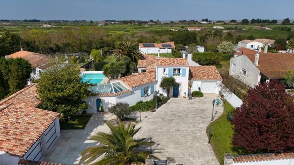 Villa de standing proche centre-ville et mer - Un art de vivre unique
