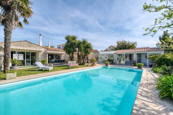 Villa de standing proche centre-ville et mer - Un art de vivre unique