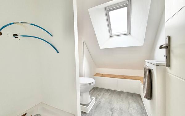 Maison à vendre    5 pièces • 107 m2 Luisant