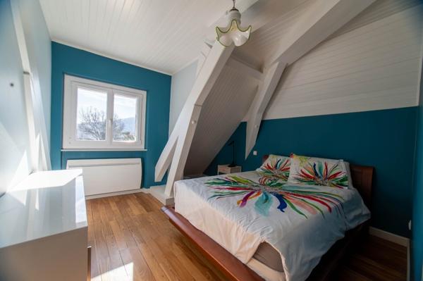 Superbe villa avec piscine et terrain constructible aux portes de Genè 1 300 000 €