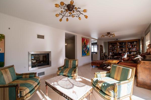 Superbe villa avec piscine et terrain constructible aux portes de Genè 1 300 000 €