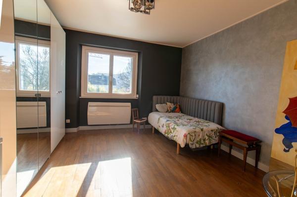 Superbe villa avec piscine et terrain constructible aux portes de Genè 1 300 000 €