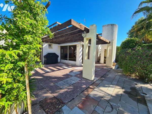 VILLA D'ARCHITECTE DE 1970 DE PLAIN-PIED T5+1 VÉRANDA SUR UN TERRAIN DE 586M2 AVEC PISCINE ET GARAGE